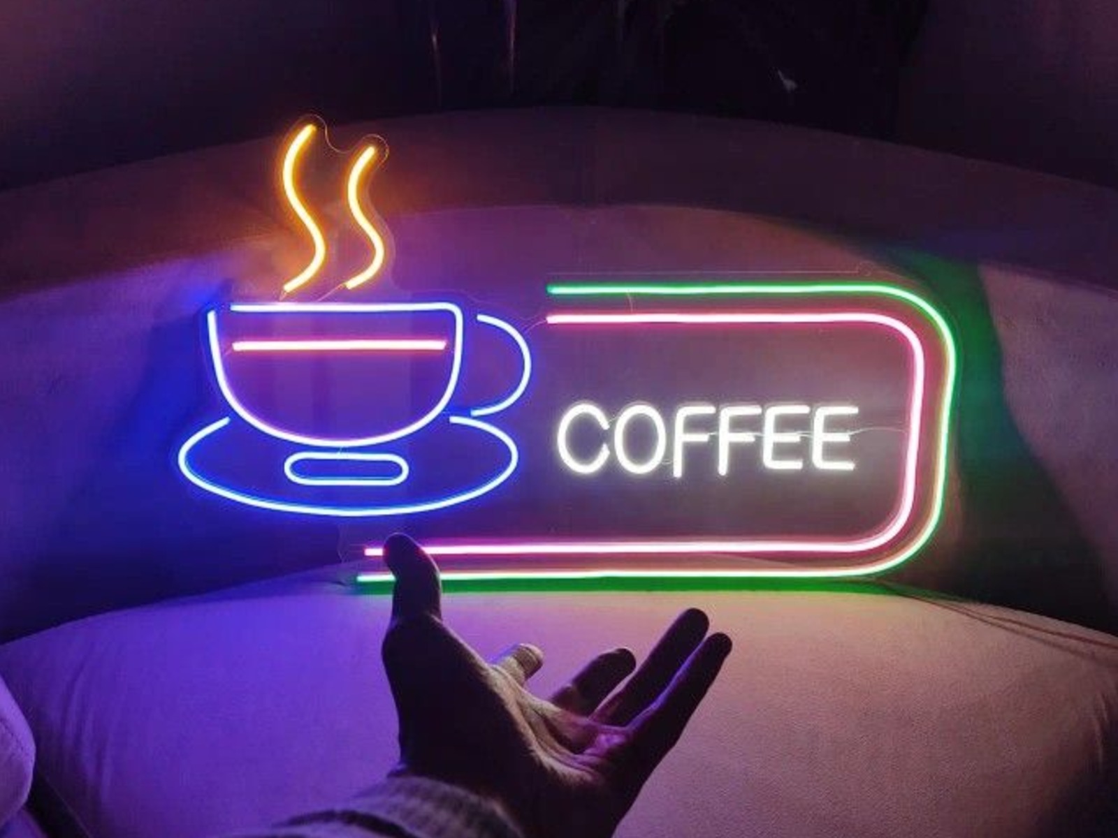 Neon Sign Fore Coffee Fasad